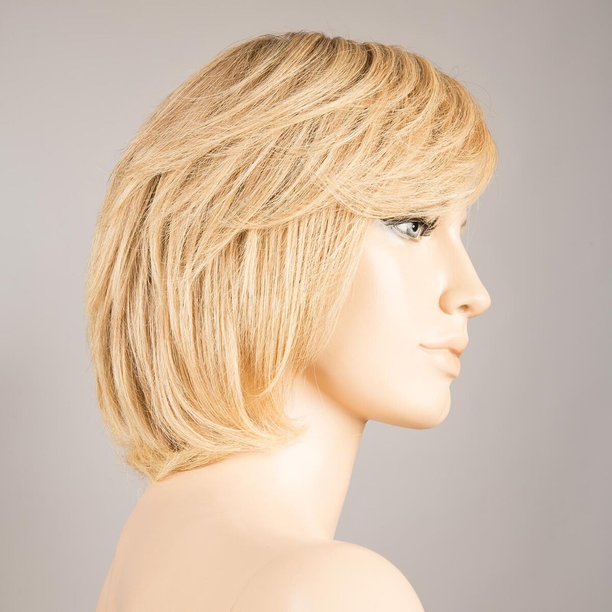 Peruecke brilliance in der Farbe sandyblonderootedbs
