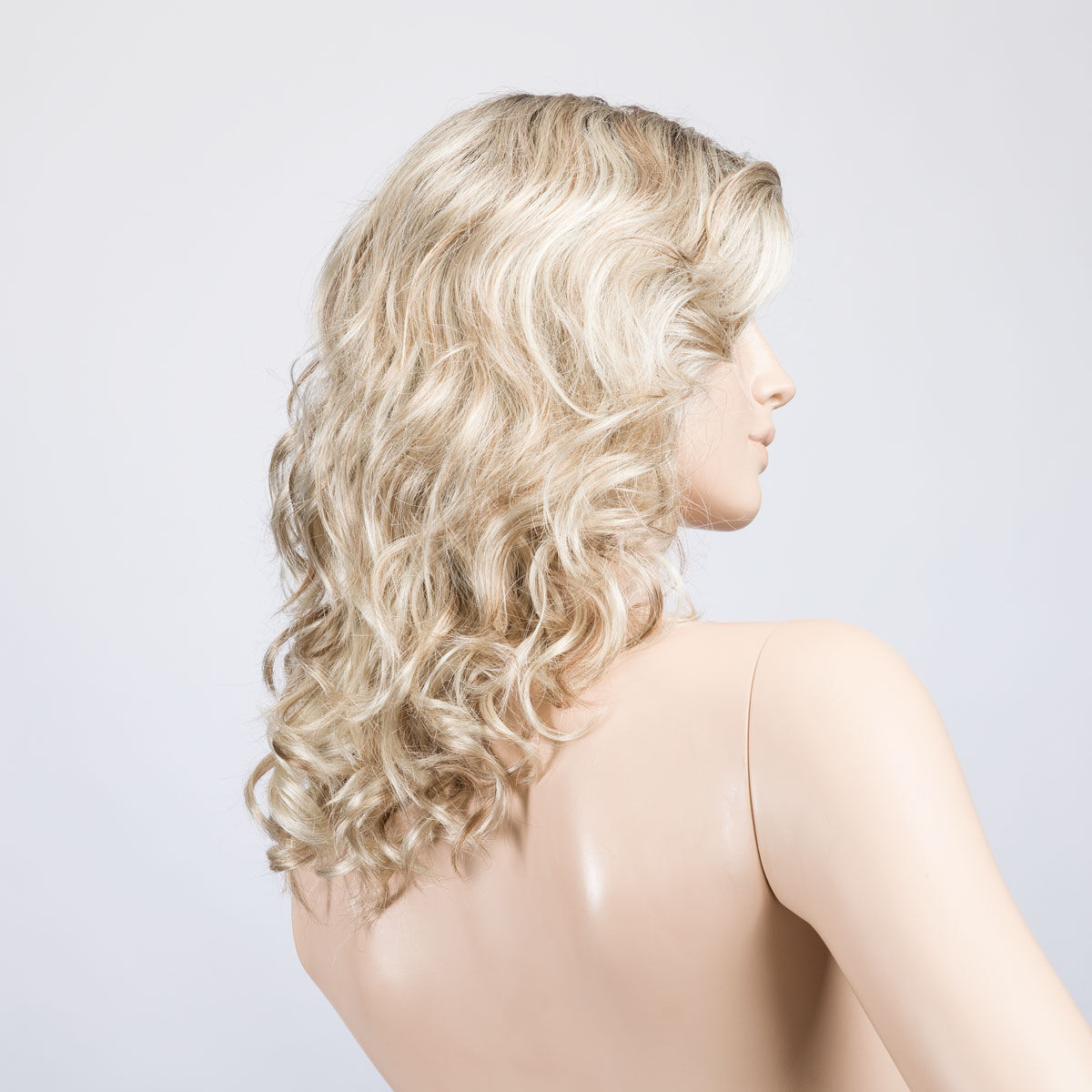Peruecke wanted in der Farbe pearlblonderootedbs