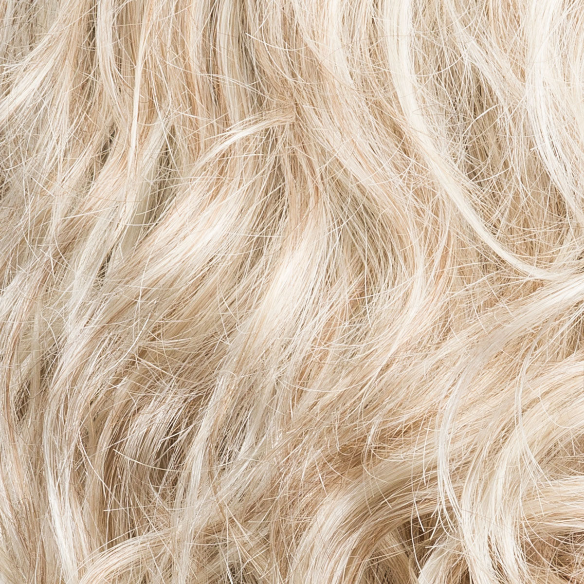 Peruecke wanted in der Farbe pearlblonderooted