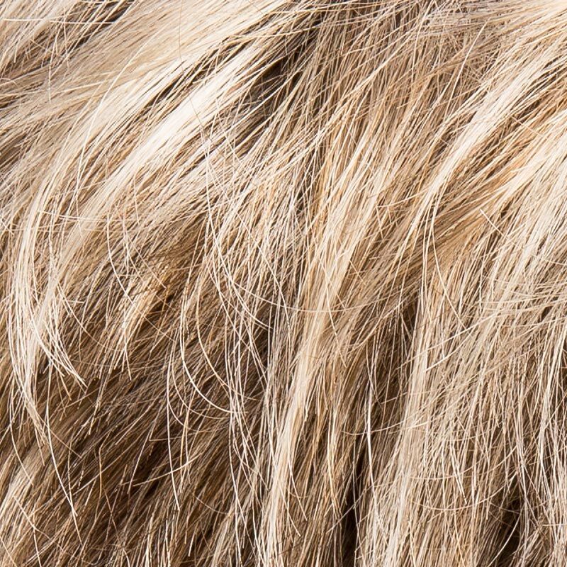 Peruecke fair in der Farbe sandmultirooted